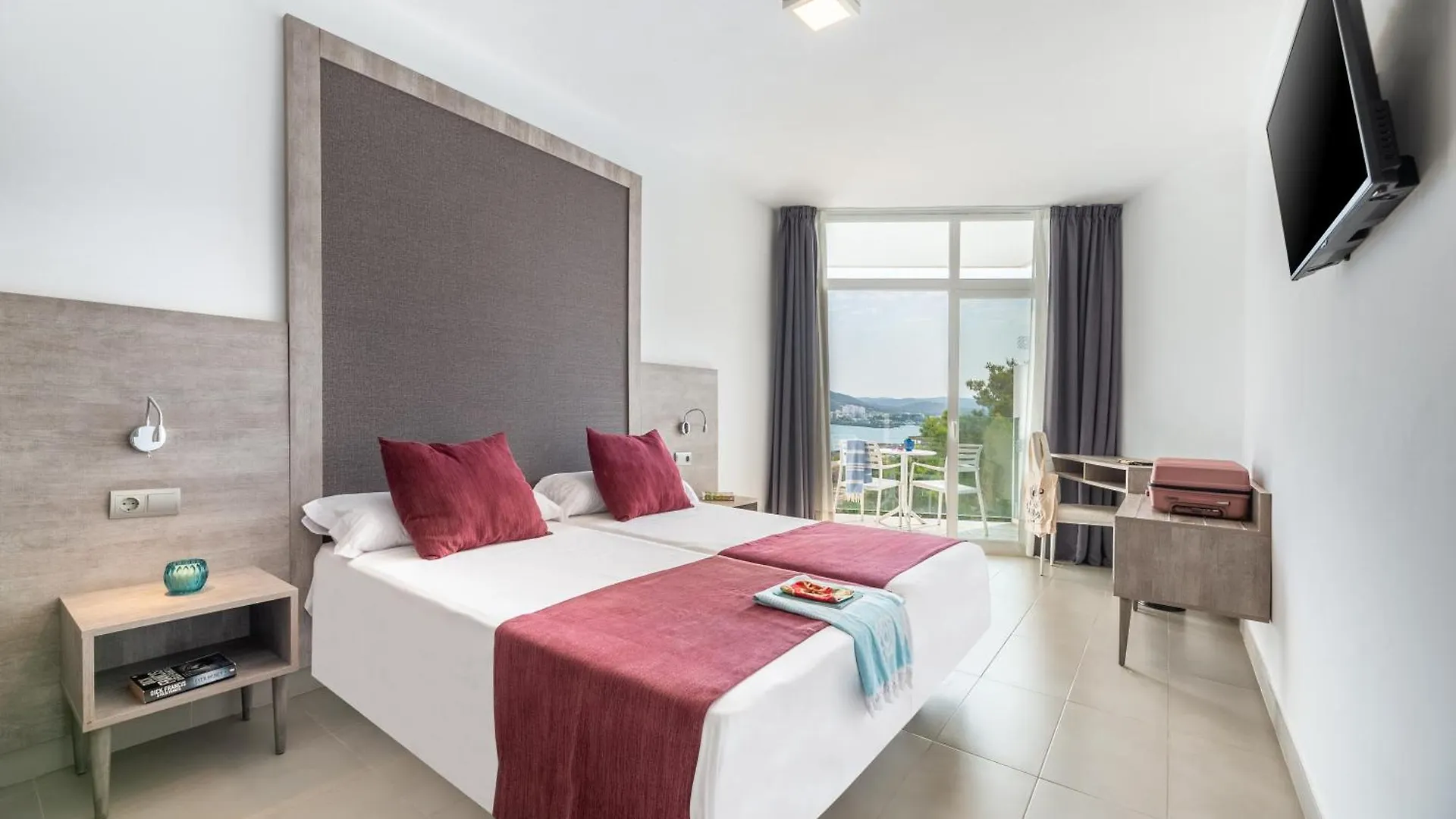 Hotel Vibra Riviera San Antonio  Spanje