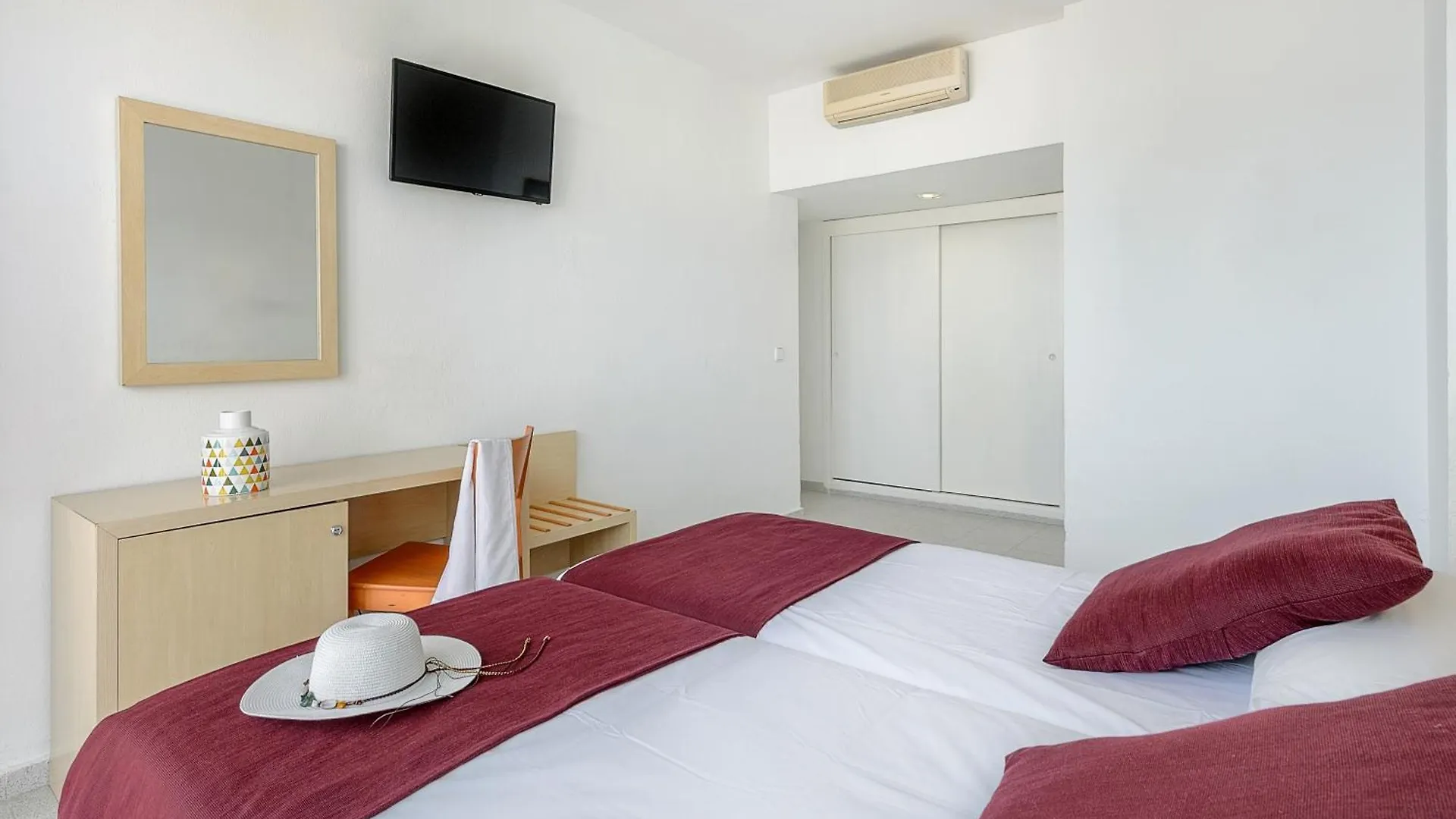 Hotel Vibra Riviera San Antonio  Spain