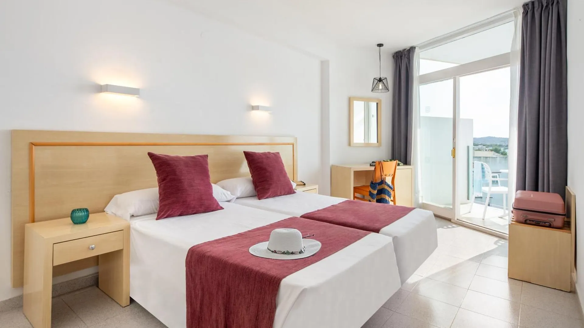 ***  Hotel Vibra Riviera San Antonio  Spain